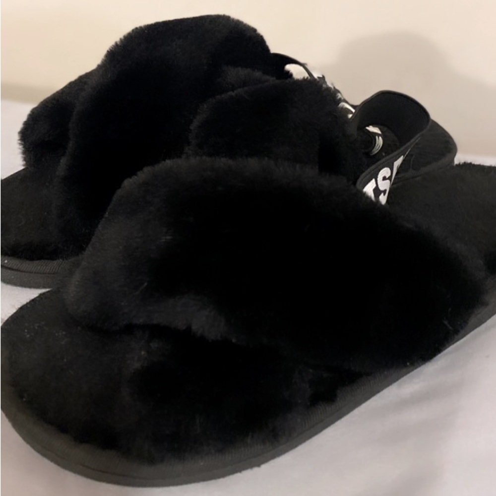 Women’s Black Strap-on Slides